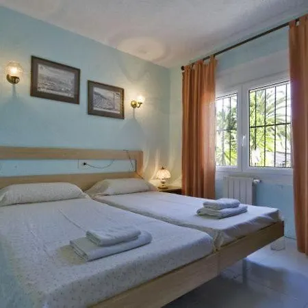 Sleeps 12 Pool Vila