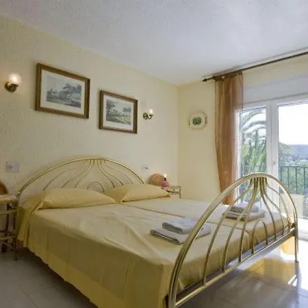 Sleeps 12 Pool Vila